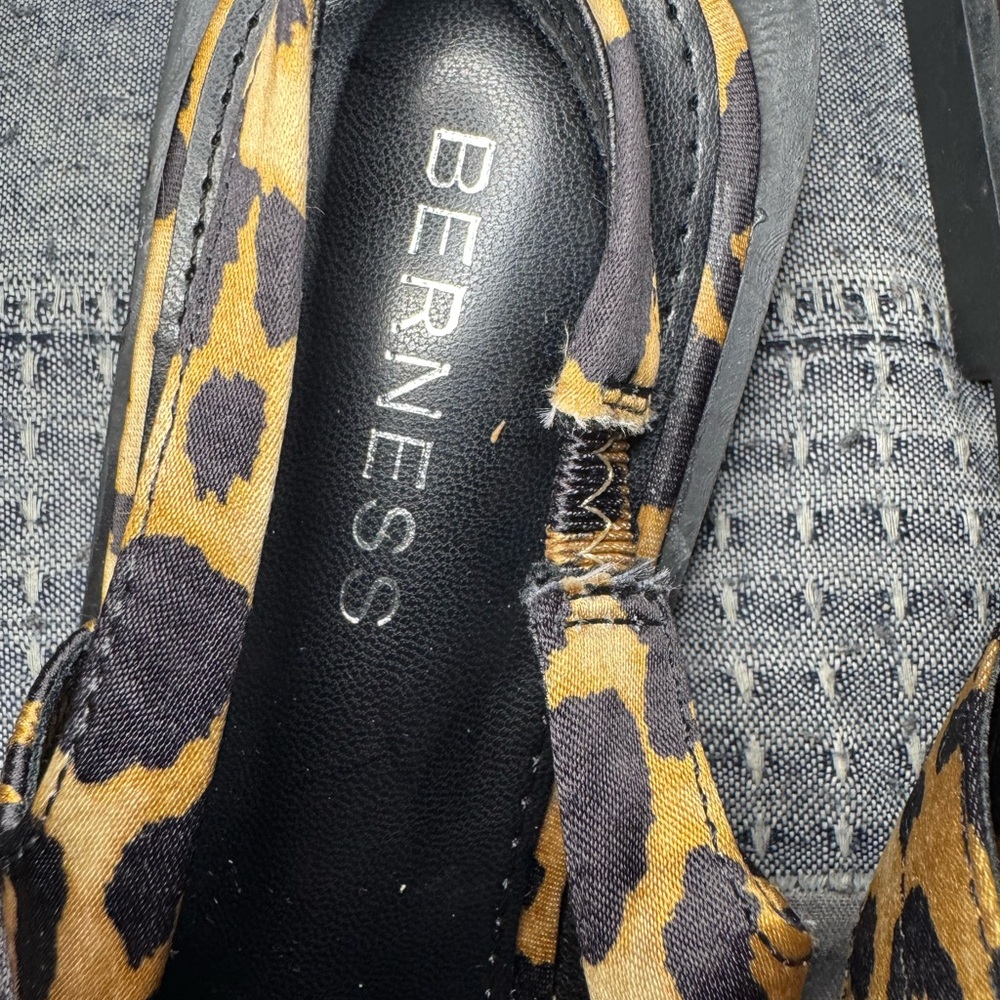 BERNESS 
Double Buckle Pointed Toe
Slingback Flat Leopard Brand New - Picture 5 of 11
